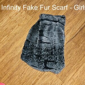GIRLS Infinity Gray Realistic Fake Fur Scarf NWOT